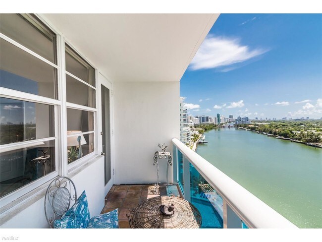 Foto del edificio - 6770 Indian Creek Dr