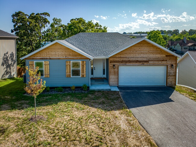 Building Photo - 220 E Sunset Cove Ln