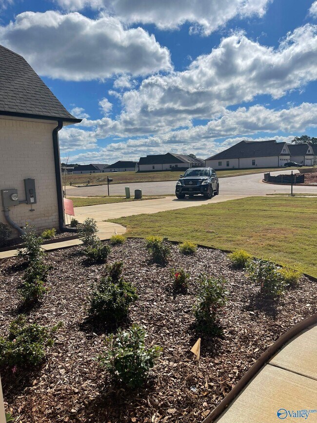 Building Photo - 460 Raleigh Elm Dr