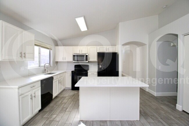 Building Photo - 208 W Jasper Dr