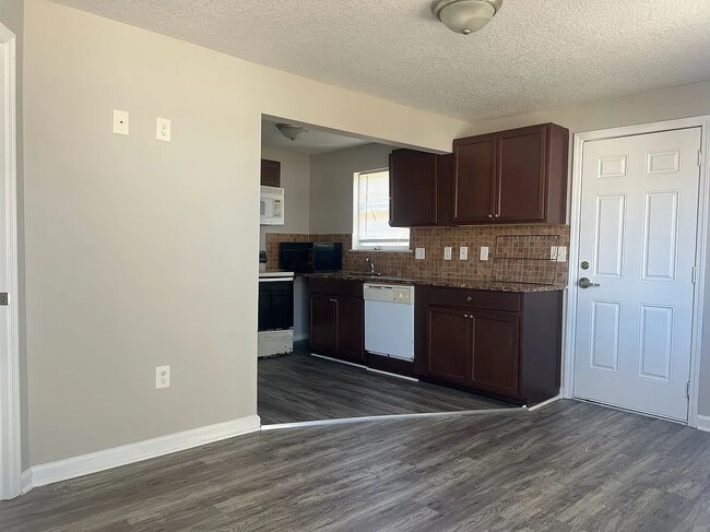 Foto del edificio - 706 Mitchell Dr