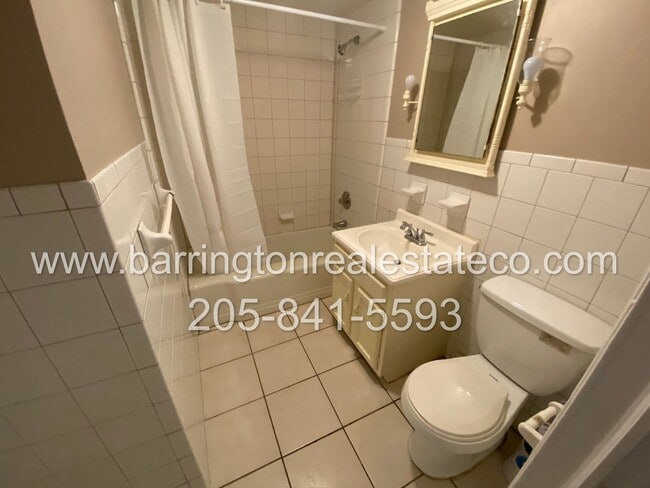 Building Photo - 1109 Oakwood St