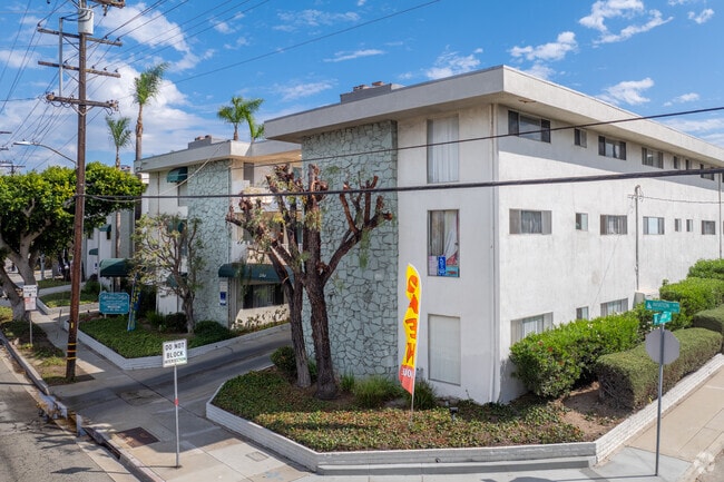 Building Photo - 2700 and 2704 Aviation Blvd.