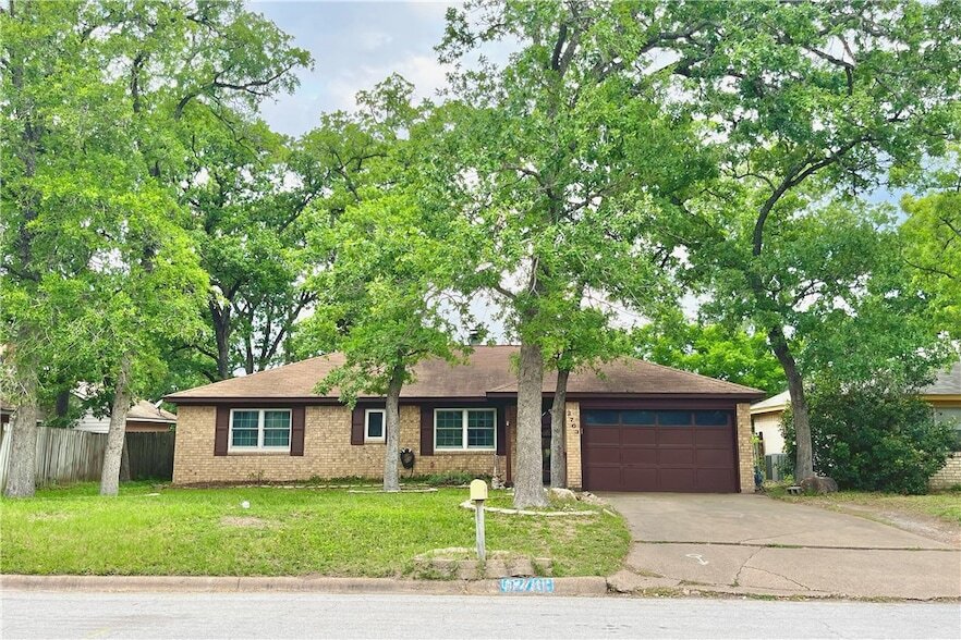Foto principal - 2703 Allen Forest Dr