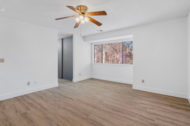 Foto del edificio - 3400 Sullivan Ct