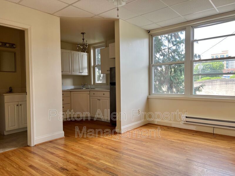 43 Ravenscroft Dr Unit 6, Asheville, NC 28801 Condo for Rent in