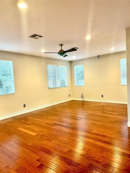 Foto del edificio - 7036 Sausalito Ave