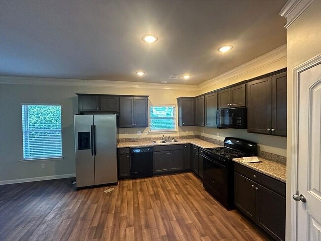 Building Photo - 348 Turtle Creek Dr