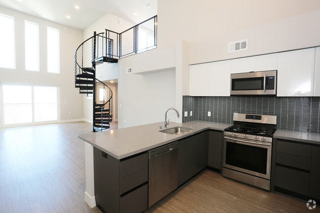 2BR, 2BA w Loft - 1508 SF - 837 South Harvard