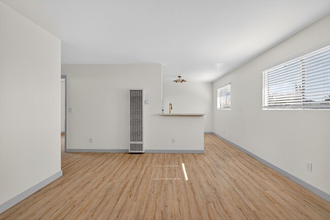 Building Photo - 921 Alamitos Ave