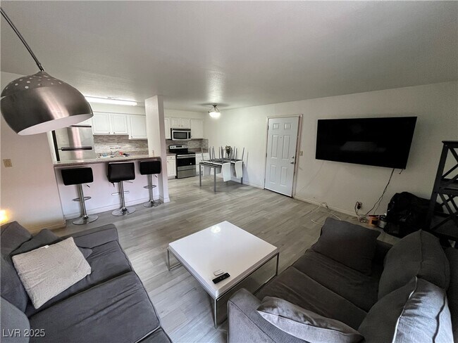 Foto del edificio - 4961 River Glen Dr