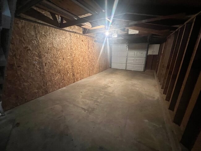 Building Photo - 17310 H Dr S