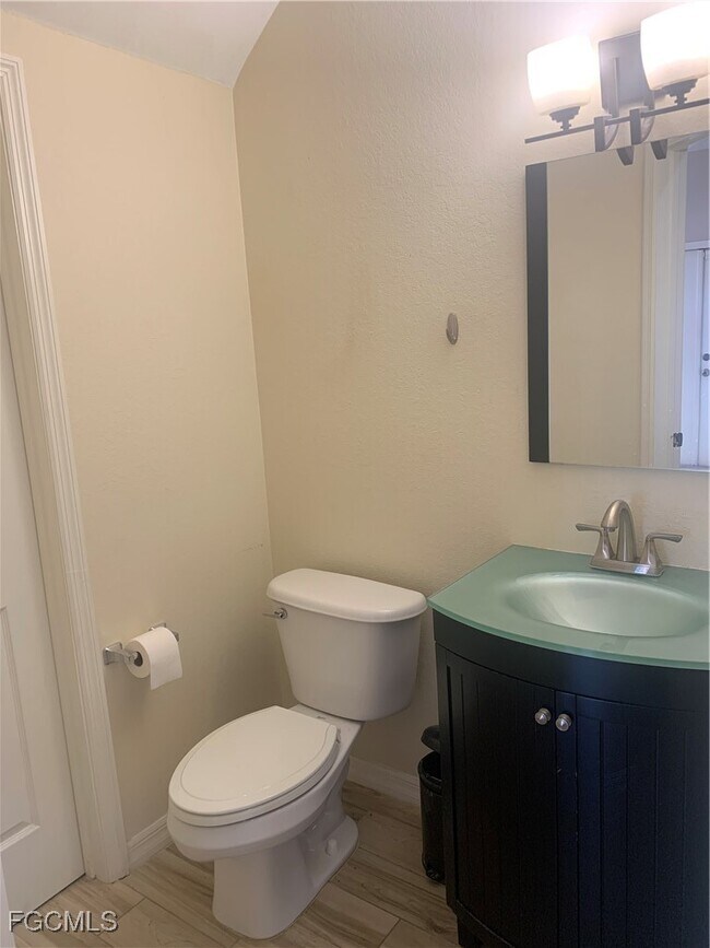 Foto del edificio - 2149 Cape Heather Cir