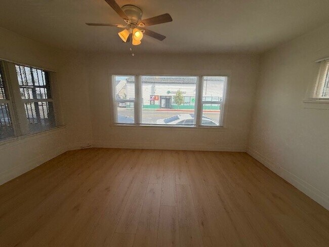 Foto del edificio - 1730 E. 7th St. #1