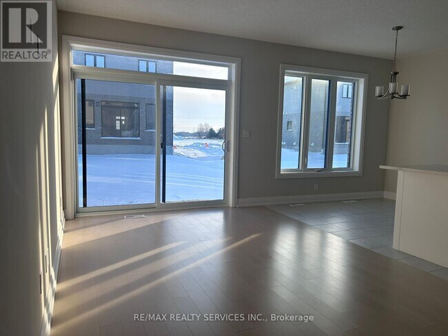 Building Photo - 30 Shaded Crk Dr