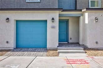 Building Photo - 6085 Lily Gdn St