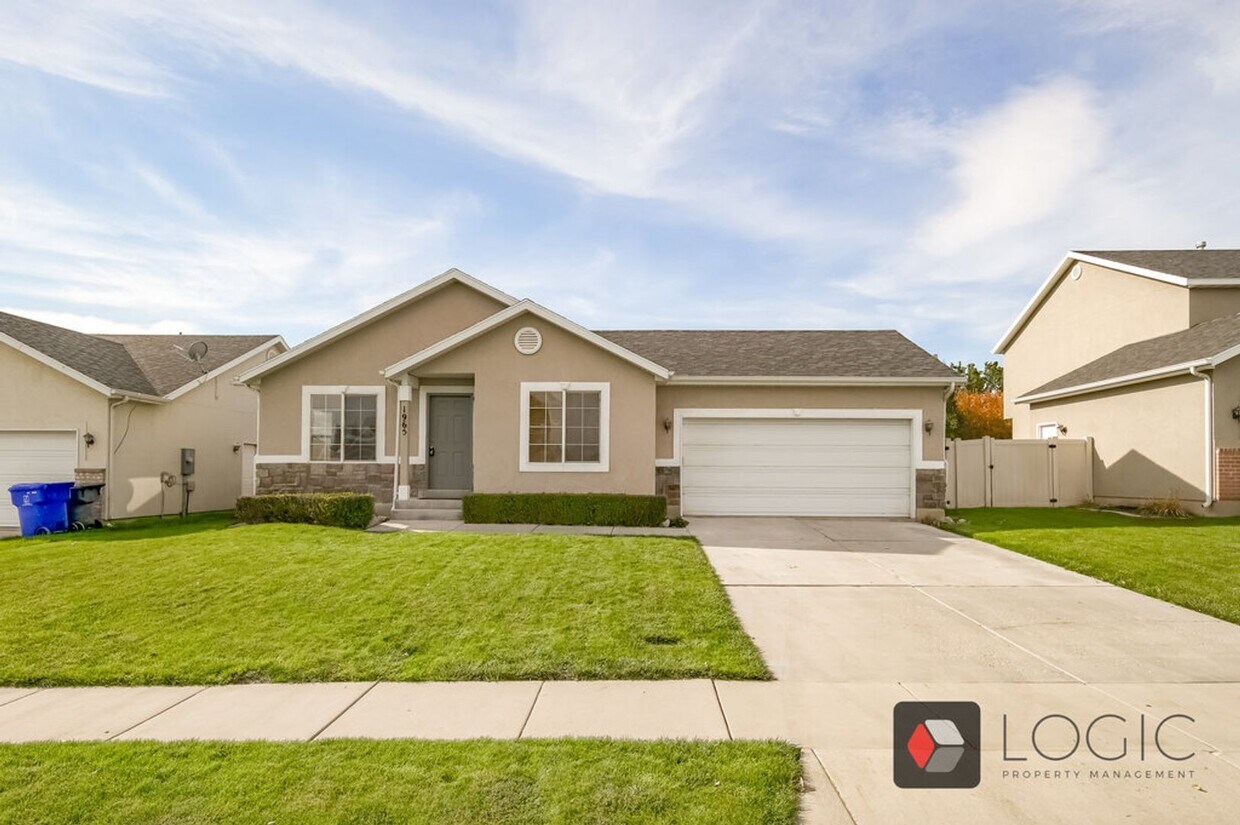 Foto principal - Stunning Single Family Home In Excellent L...