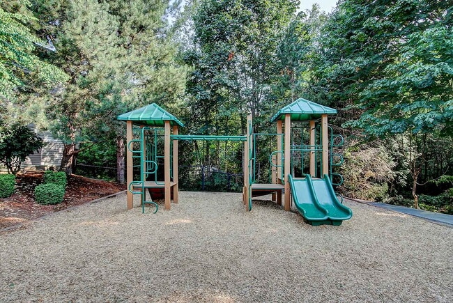 Building Photo - Fairwood Pond