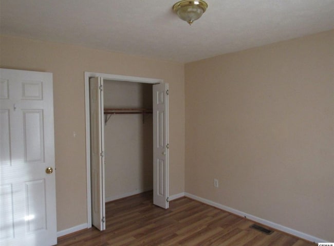 Building Photo - 1029 Bluebird Ln