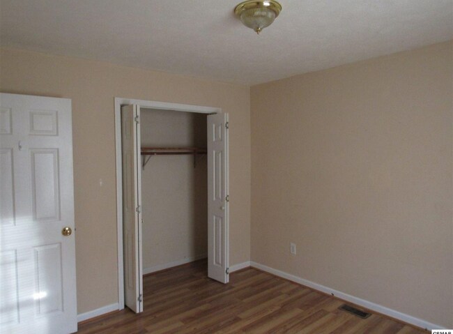 Foto del edificio - 1029 Bluebird Ln