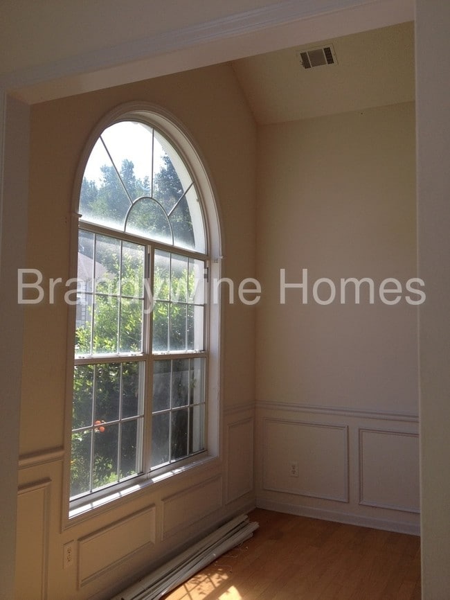 Building Photo - 4652 Garden City Dr