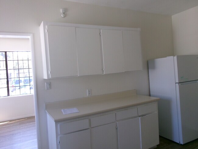 Building Photo - 1209 W 60th Pl