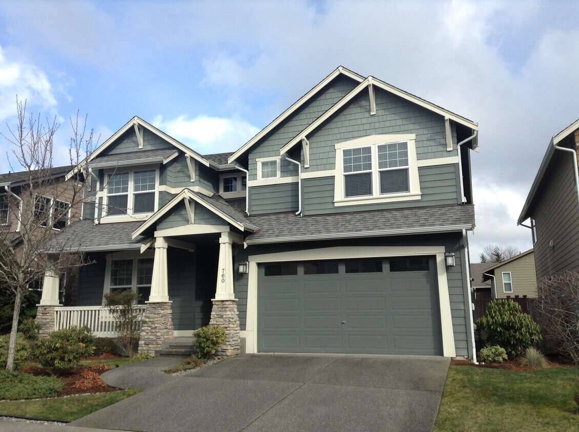 Fully Furnished 4 Bedroom 2 Bath Renton Home! House for Rent in Renton, WA