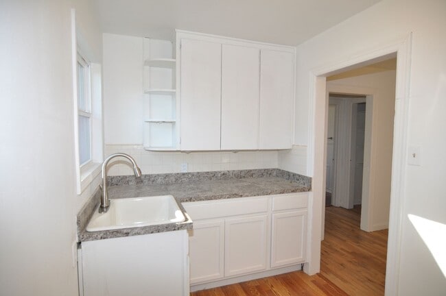 Foto del edificio - COMING SOON! 2808-2810 Halbert Street