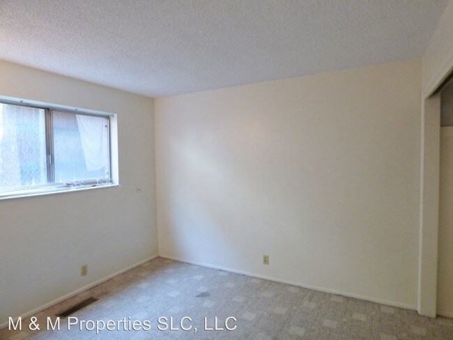 Building Photo - 1495 200 E