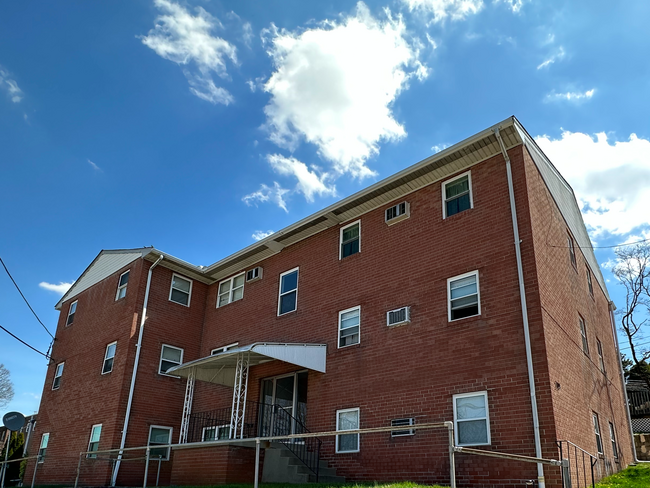 Building Photo - Parkside Apartments