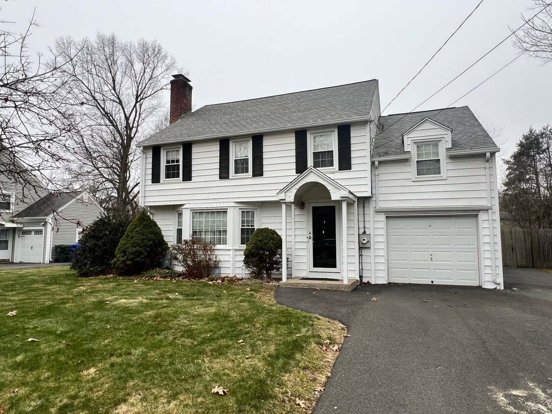 Primary Photo - Beautiful, Single Family Colonial for Rent in Springfield!