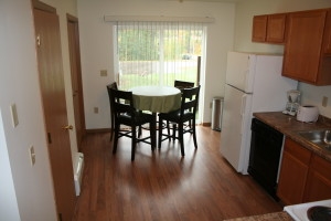 Cocina con desayunador - Cedarville Townhomes