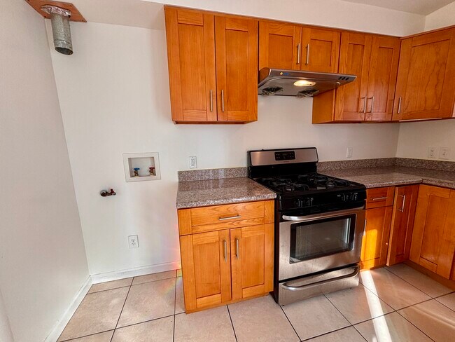 Foto del edificio - 8638 MacArthur Blvd