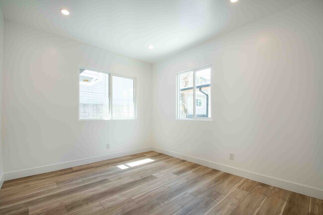 Building Photo - 2276 Ewing St