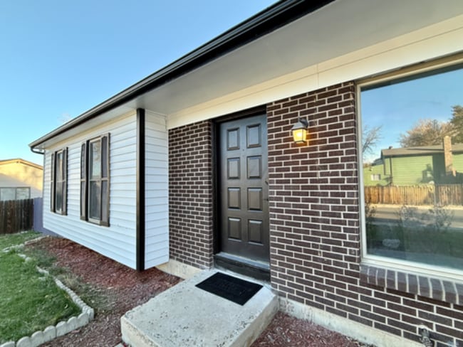 Photo - 2708 W 98th Dr House