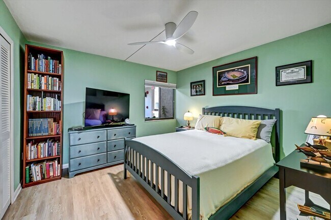 Foto del edificio - 4821 S Landings Dr