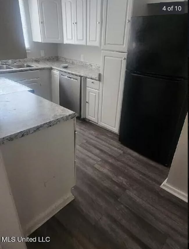 Building Photo - HUD Friendly | 3 Bed 2 Bath | Completely R...