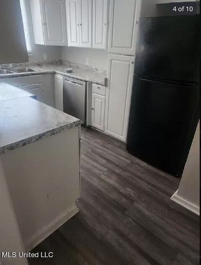 Foto del edificio - HUD Friendly | 3 Bed 2 Bath | Completely R...