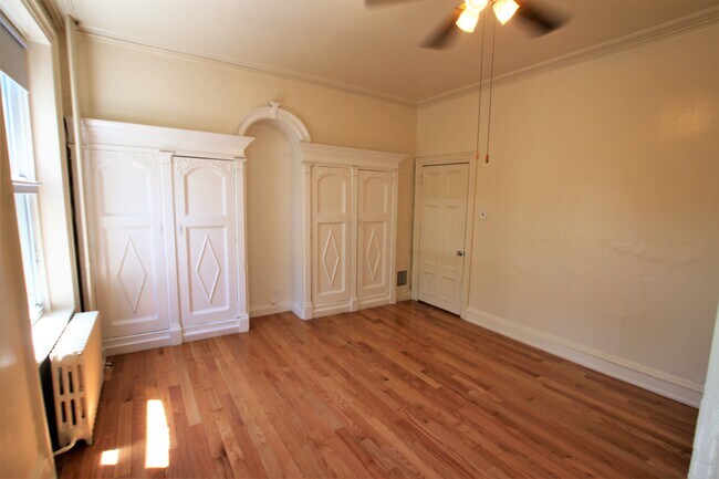 Building Photo - 2211 Locust St