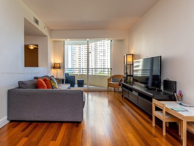 Building Photo - 888 Brickell Key Dr