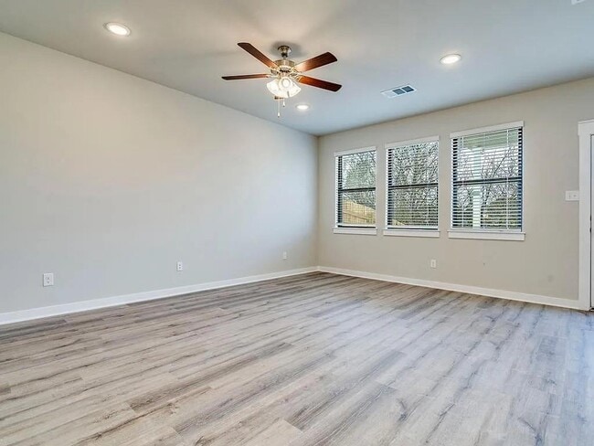 Foto del edificio - 515 Fieldwood Dr