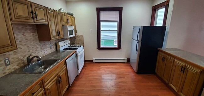 Building Photo - 69 Mozart St