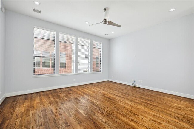 Foto del edificio - 1406 Ruthven St
