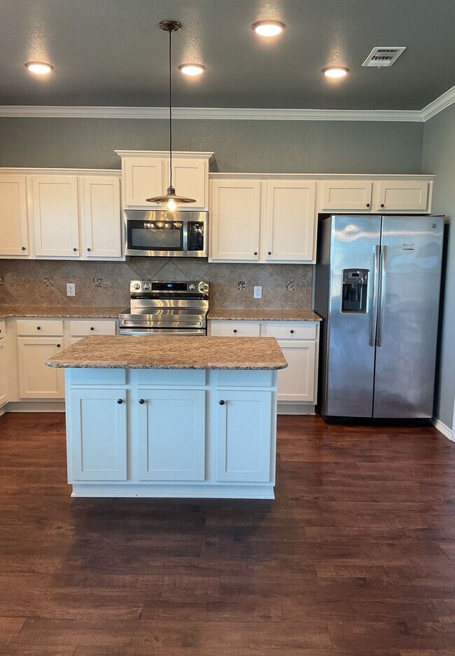 Foto del edificio - COMING SOON!