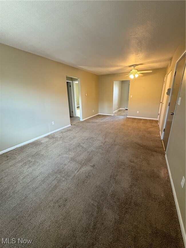 Foto del edificio - 66 Washington Blvd