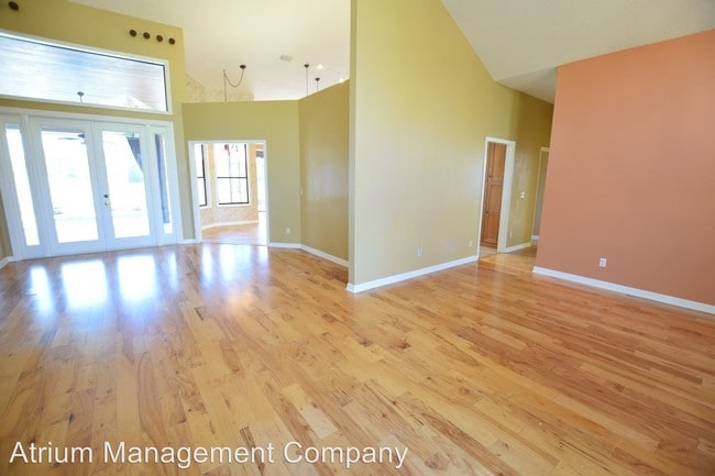 Building Photo - 3 br, 3 bath House - 663 Red Wing Dr.