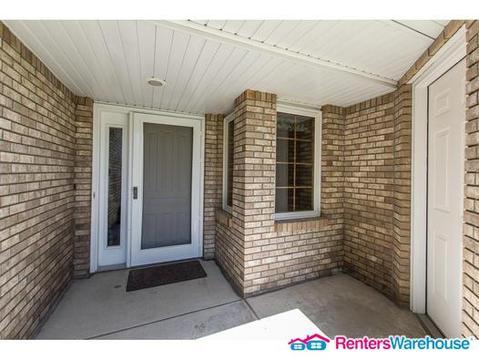 Foto del edificio - 1215 Silverthorn Ct