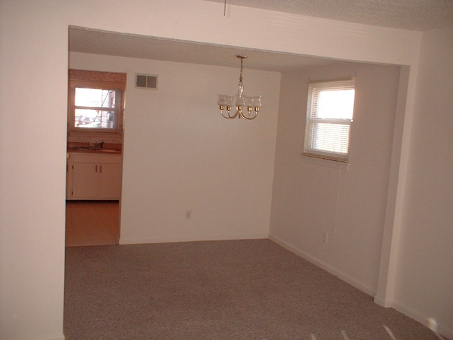 Building Photo - 1211 Warwick Dr