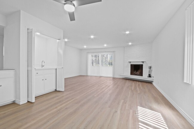 Building Photo - 828 18th St