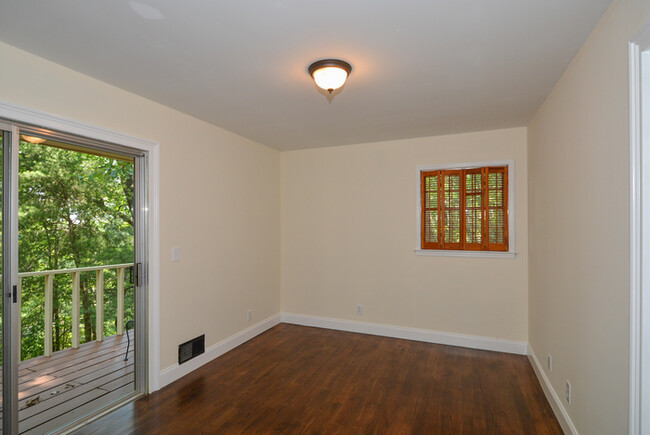 Building Photo - 862 Lake Arrowhead Dr